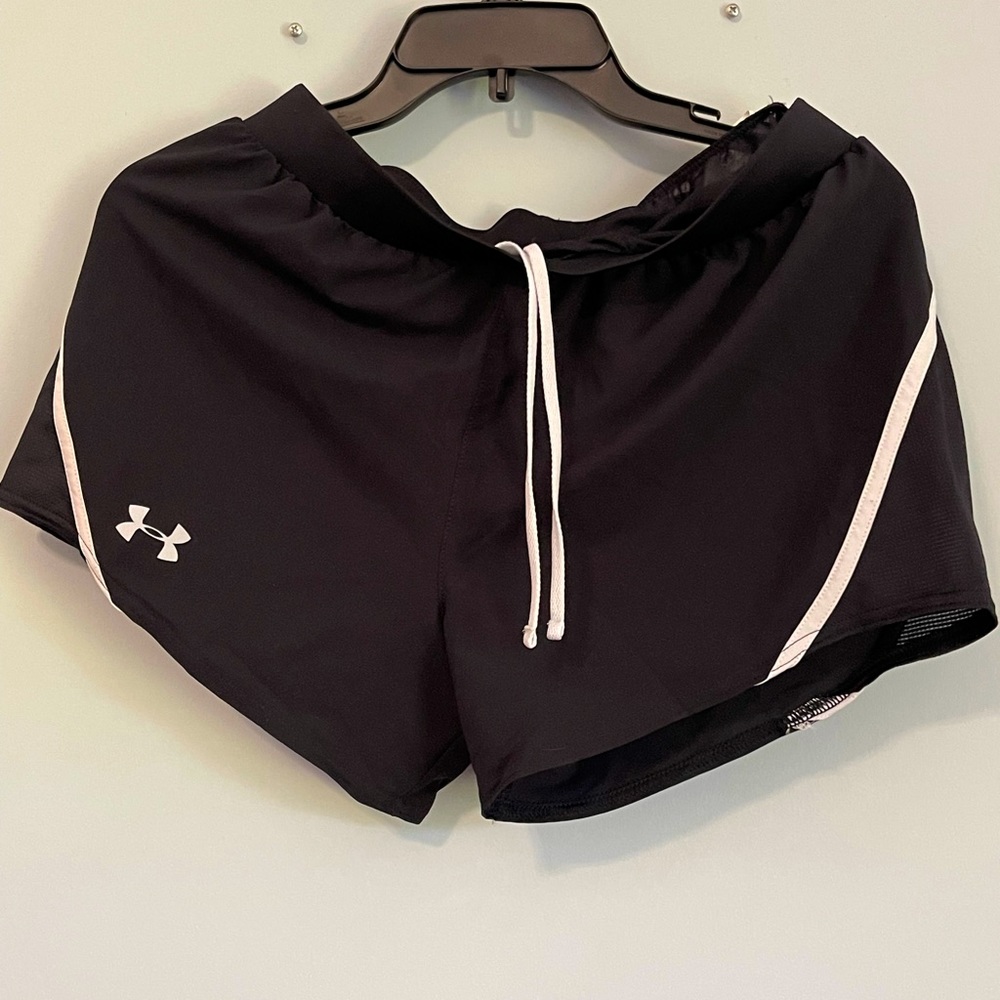 Women’s SM/P black under armor athletic shorts